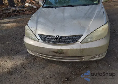 2004 Toyota Camry Le z USA, uszkodzony, nr VIN 4T1BE32K74U895913